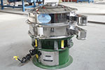 600型三次元振動篩，產量可達500kg/h。